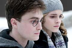 Daniel Radcliffe và Emma Watson trong Harry Potter và Hoàng tử lai.